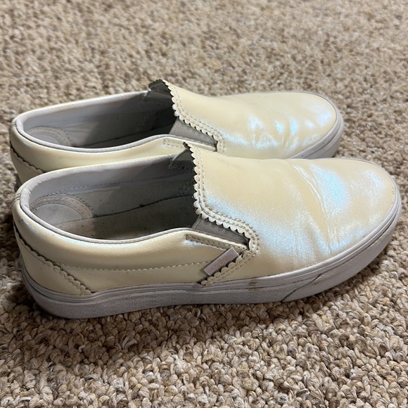 Pearl white scalloped vans - Picture 2 of 3